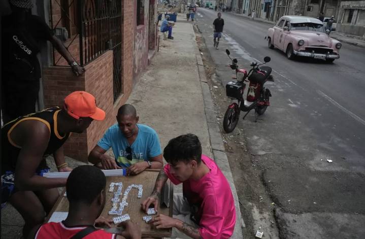 La mitad de Cuba sin electricidad por caída del sistema