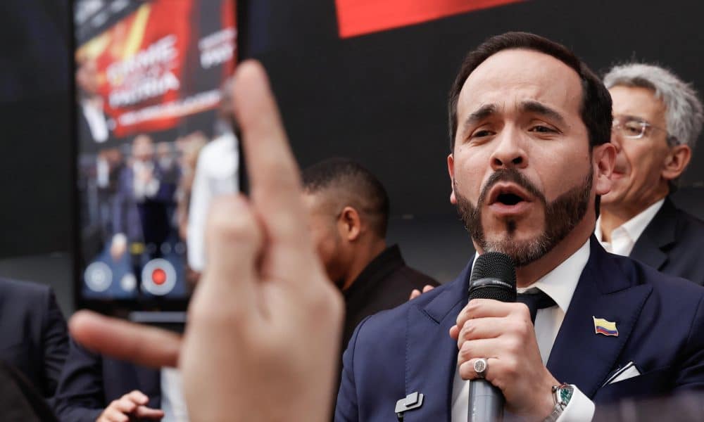 De la Espriella busca liderar la derecha y a Colombia avalado por 4,7 millones de firmas