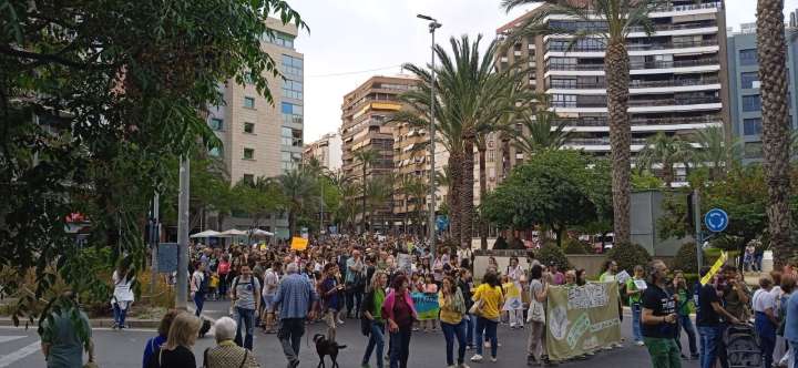 El profesorado alicantino se concentrará mañana en siete ciudades para reivindicar condiciones dignas