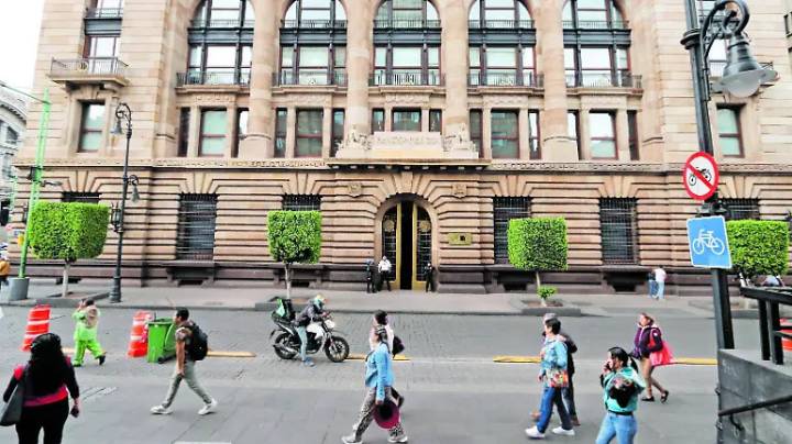 Inseguridad y corrupción, obstáculos para abrir negocios: Banxico