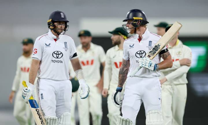 Ashes: Joe Root and Ben Stokes dig in for England after dramatic start to second Test
