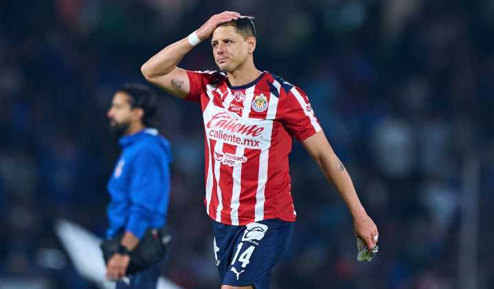 Sergio Dipp sale a la defensa de Chicharito y revela que su futuro no está en Chivas
