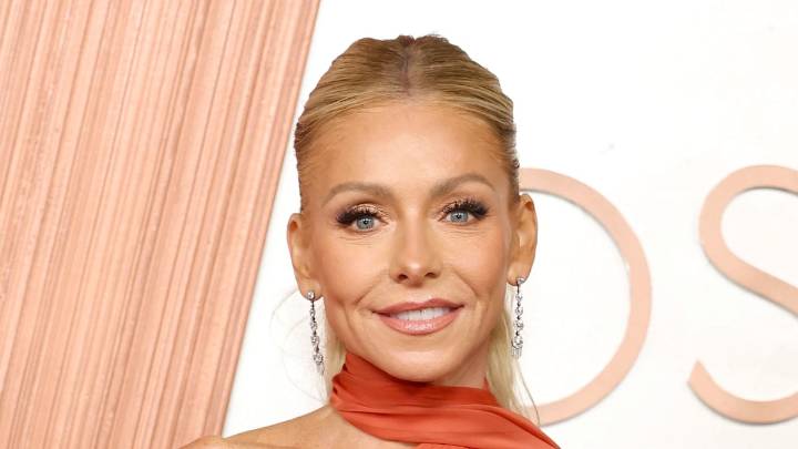 Kelly Ripa reveals new off-camera rule after suffering wardrobe mishap
