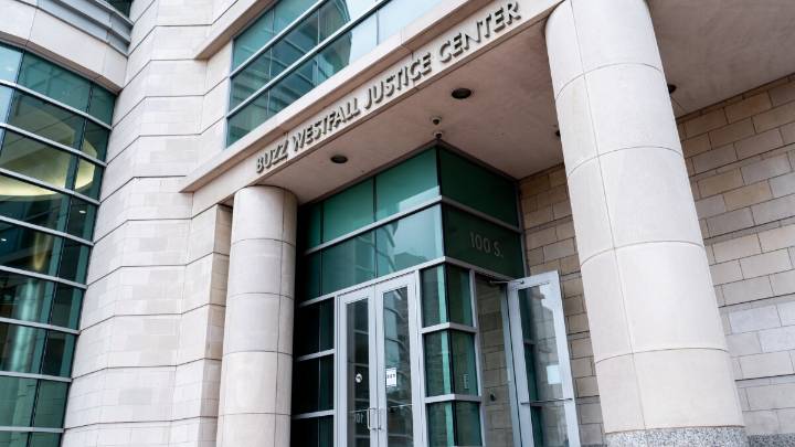 St. Louis County jail showers riddled with black mold, facility lacks accountability, report finds