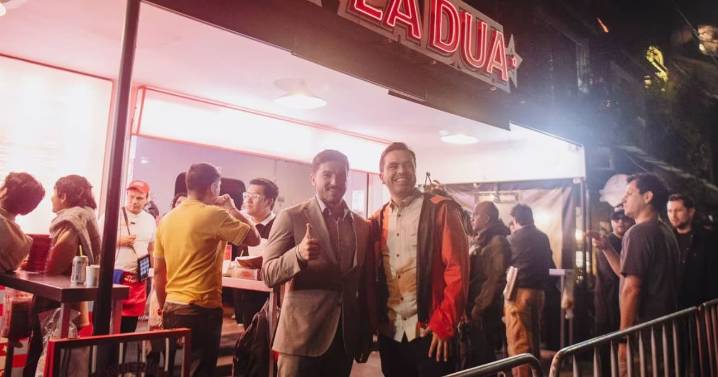 Samuel García y Jorge Álvarez Máynez visitan la taquería de Dua Lipa en CDMX