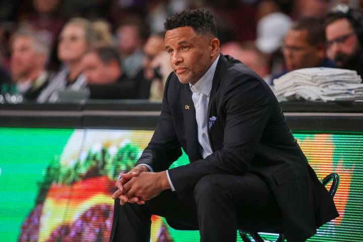 Deadspin | Lamar Washington helps Georgia Tech hold off Monmouth