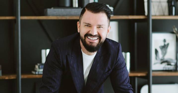 Experts warn sharing this one item of winter clothing could leave you with bald spots