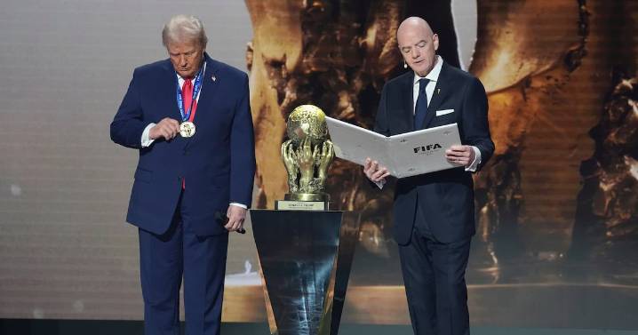 ‘Le sacan la amarilla’ a la FIFA: Denuncian a Infantino ante comité de ética por premio de la paz a Trump