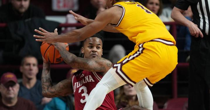 Indiana suffers first loss under DeVries, falls to Minnesota