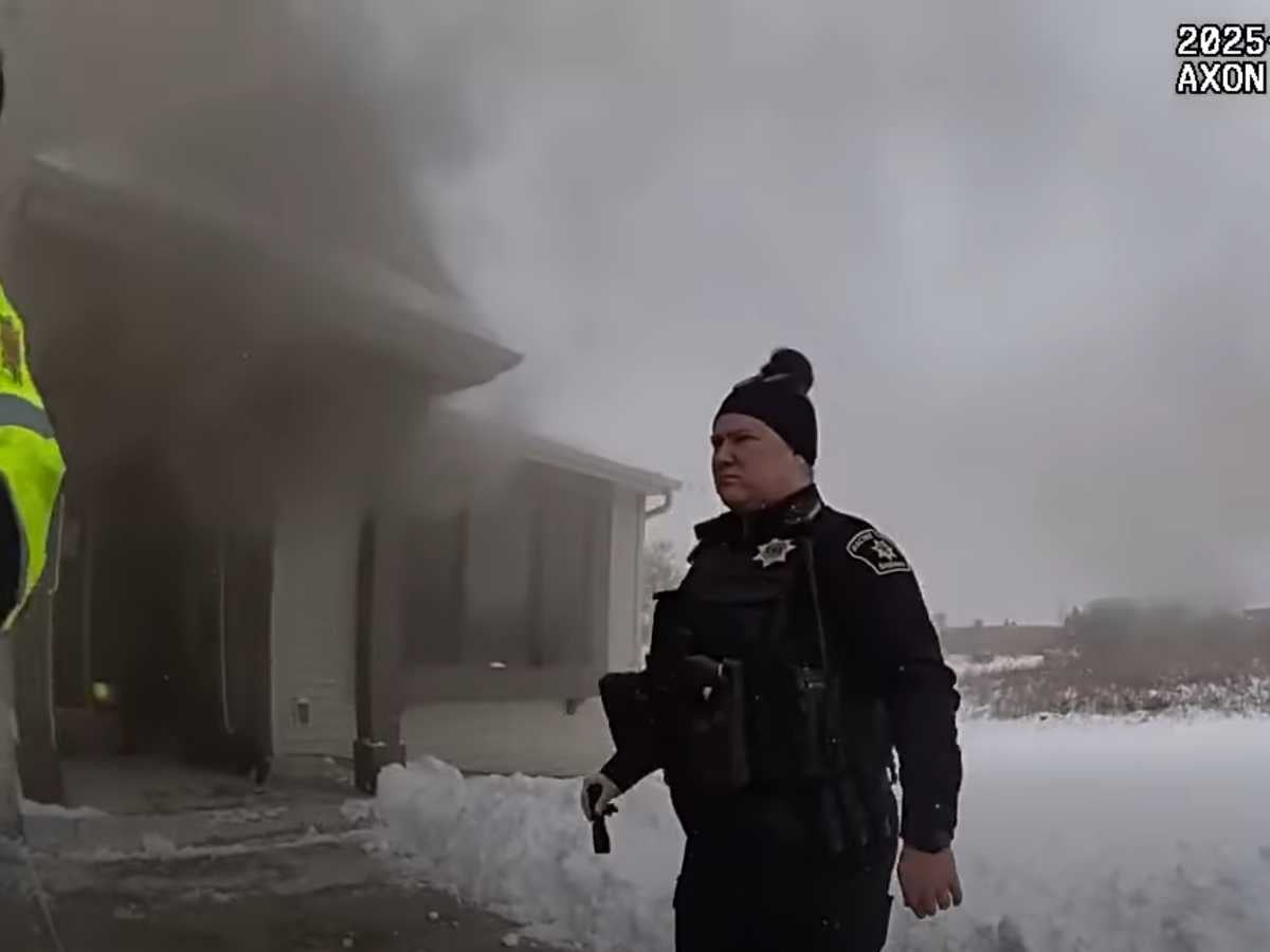 Policía rescata a niña de incendio mortal en casa de Wisconsin