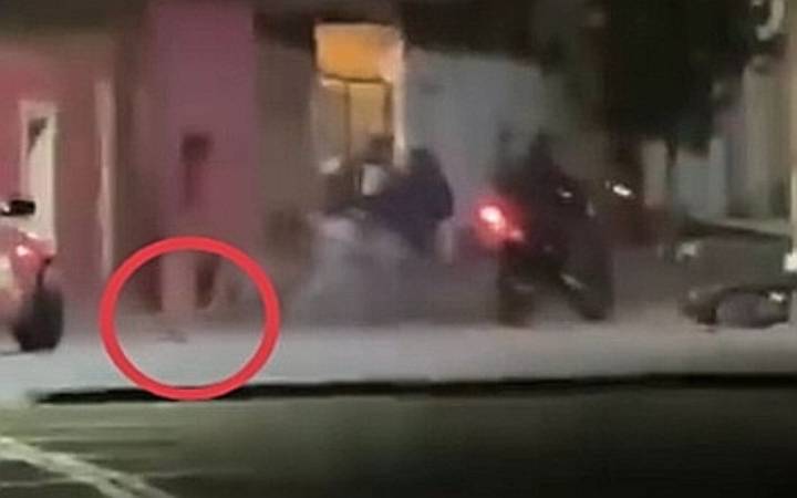 Zacatecas | Jóvenes arrastran a un perro en Cuauhtémoc