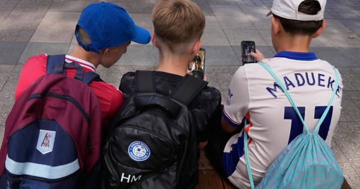 Comienza la prohibición de redes sociales a menores de 16 años en Australia