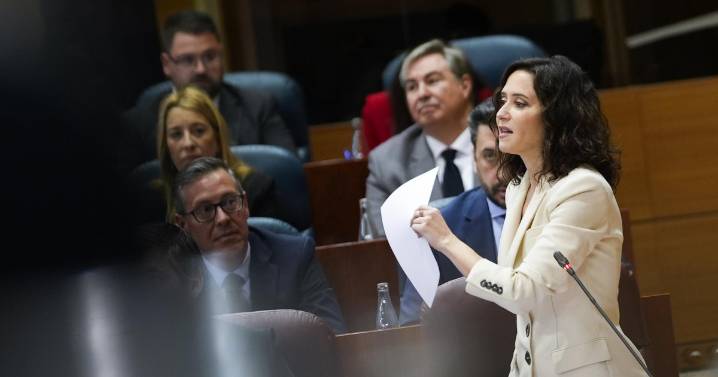 Ayuso pregunta al PSOE «cuánto tiempo van a seguir viviendo del feminismo de pancarta y haciendo negocio con las mujeres»