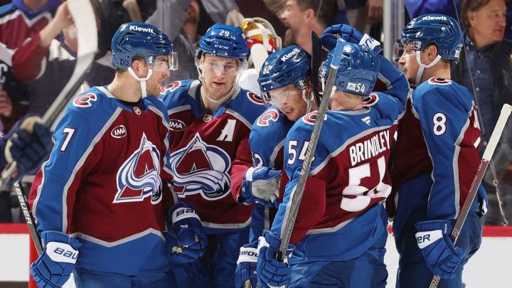 Avalanche pull away from Panthers with 5 unanswered goals