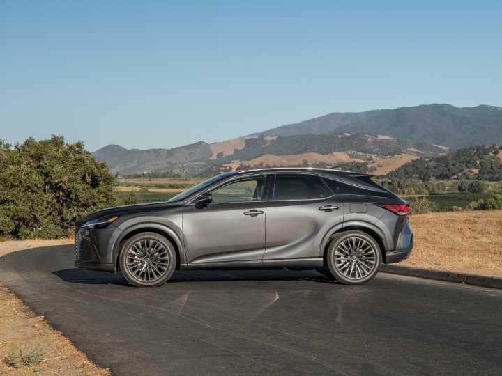 Cuánto sale la Lexus RX 2025: costos del SUV premium