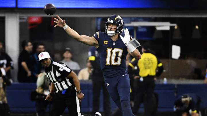 Justin Herbert will undergo surgery for broken bone in left hand