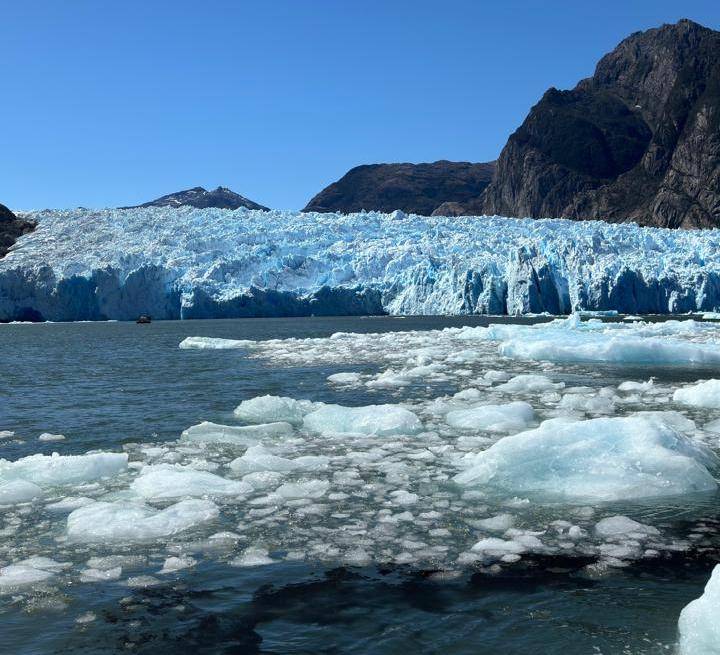 Empresa de lancha que contaminó Laguna San Rafael no cuenta con papeles al día: familias están denunciando