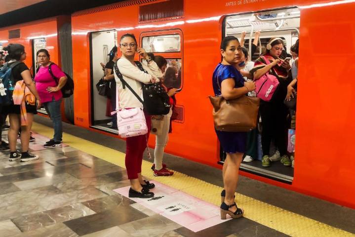 Caída ‘dominó’ en escaleras de la estación Ciudad Deportiva del Metro CDMX deja 12 lesionados