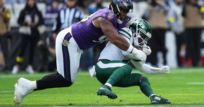 Ravens agree to a 3-year contract extension with DL Travis Jones