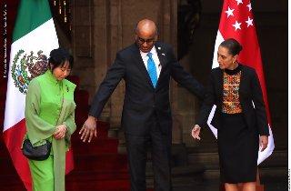 Vive CSP momento incómodo en bienvenida a líder de Singapur