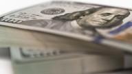 El dólar vuelve a aflojar y la atención se concentra en el regreso al mercado de deuda