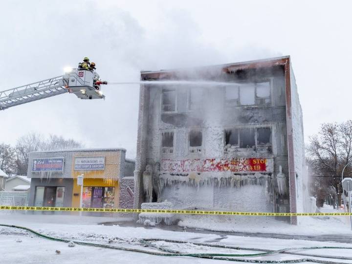 Fire destroys empty Downtown Edmonton building early Friday morning