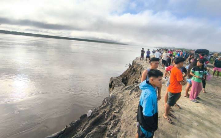 Derrumbe hunde embarcaciones en Ucayali: se reportan 10 MUERTOS y 30 desaparecidos