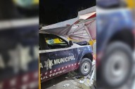 Patrulla se estrella contra vivienda durante persecución en Tultepec