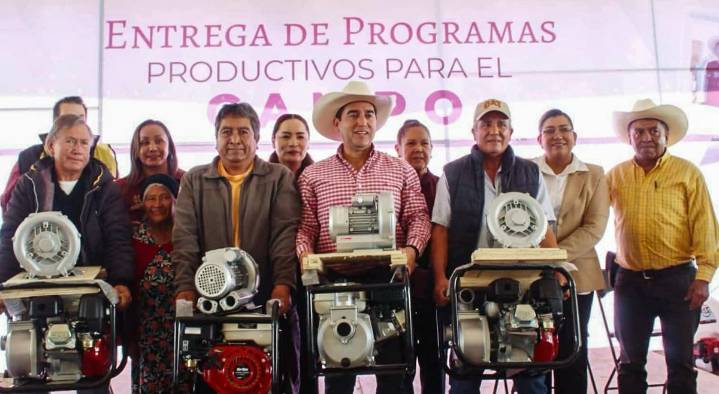 Productores de Ajacuba se benefician con equipamiento agrícola