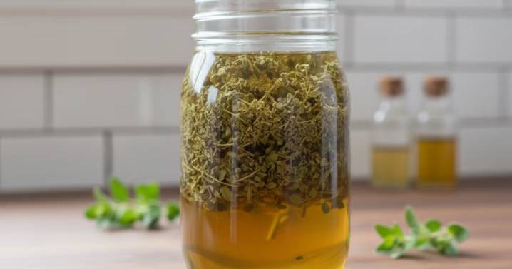 Orégano y vinagre de manzana: para qué sirve mezclarlos y qué beneficios tiene 