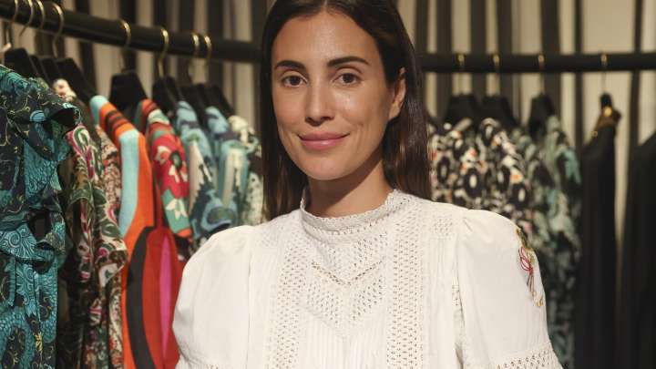 Sassa de Osma deslumbra en la cena de Navidad de Dior con el look más elegante y minimalista del invierno