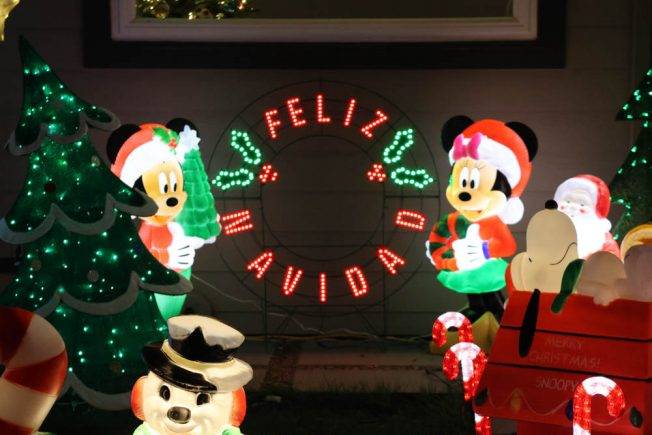 West Seattle Blog… | WEST SEATTLE CHRISTMAS LIGHTS: Happiness on 42nd