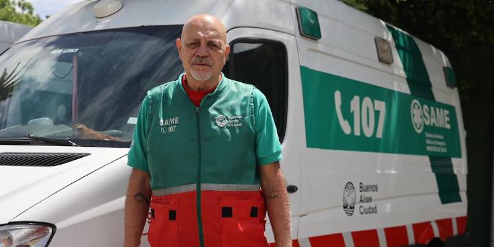 Entre sirenas, accidentes y al filo de las lágrimas: cómo es un día en la vida del chofer de la ambulancia de Alberto Crescenti