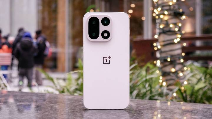 I tested the OnePlus 15 for a month — here's my pros and cons