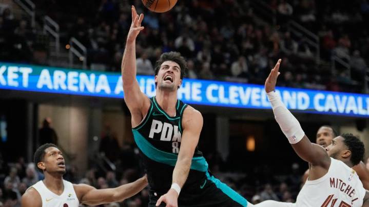 Deni Avdija scores 27 points to help the Trail Blazers beat the Cavaliers 122