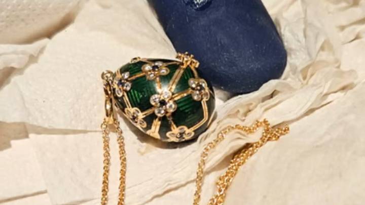Recuperan un colgante Fabergé de 18.000 euros que un hombre se tragó en un atraco en Nueva Zelanda
