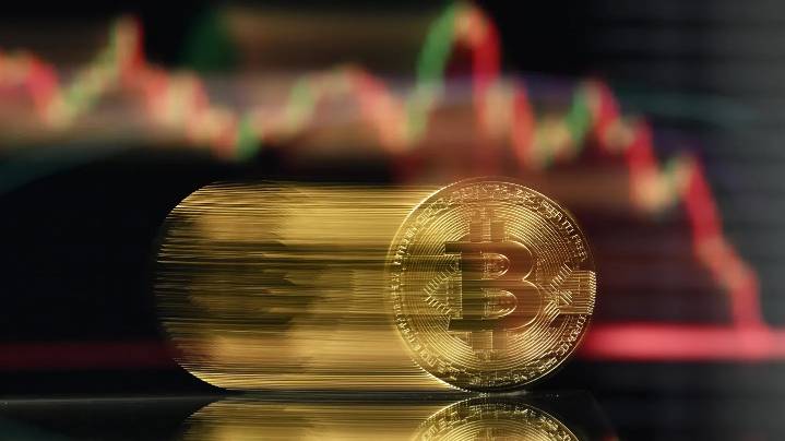 Bitcoin cae más de un 5% mientras se reanuda la liquidación de criptomonedas