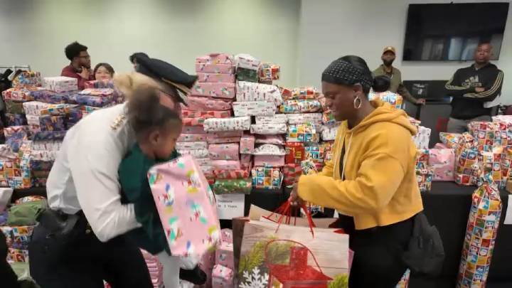 Temple police welcome North Philly kids for early Christmas gifts