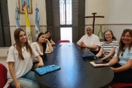 Jóvenes correntinas presentaron al Arzobispo su participación en el Encuentro Nacional “Con Alas y Raíces” (Imágenes)