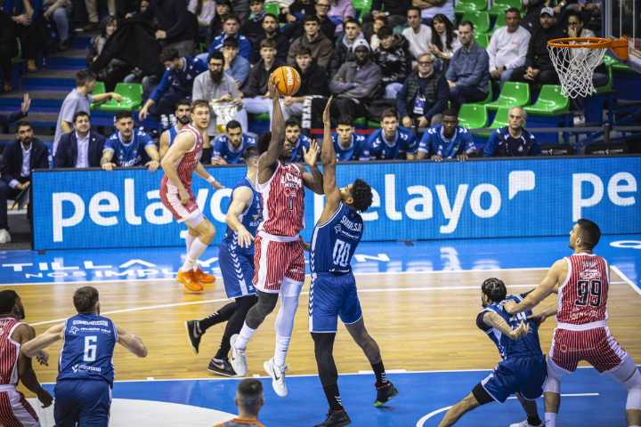 Deportes | Un bloque con sus estiletes: seis jugadores distintos lideran la anotación del UCAM CB en sus 15 partidos