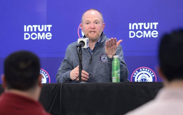 Clippers’ Lawrence Frank says Chris Paul isn’t the ‘scapegoat’ for LA’s awful start