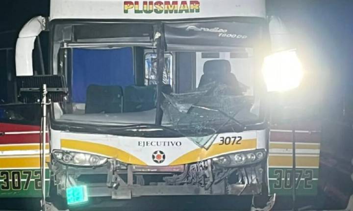 Tres micros con hinchas de Estudiantes chocaron camino a Santiago de Estero