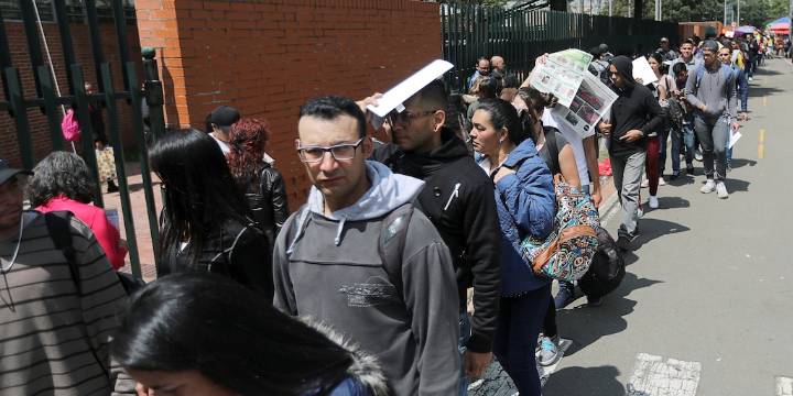 La Cnsc abrió una nueva convocatoria para proveer 1.419 vacantes en ocho departamentos: así puede participar