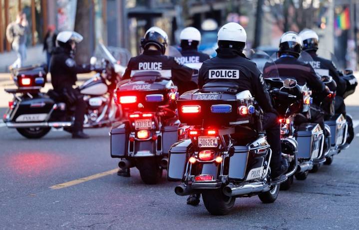 Seattle council approves contracts for police officers, managers