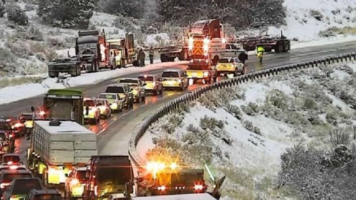 Multiple crashes close part of US 6