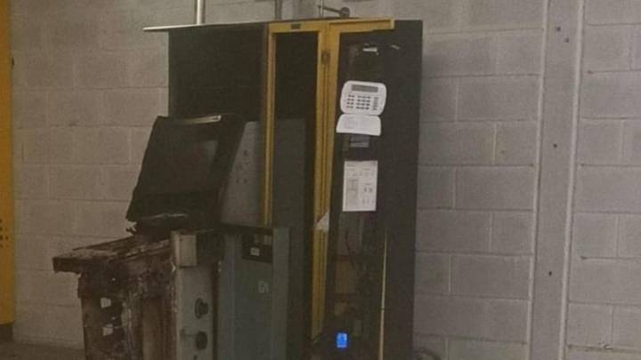 Robo de película: delincuentes amordazan a vigilante y roban millonaria suma de dinero de un cajero automático