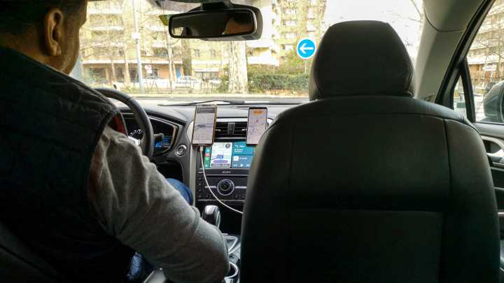 Can you text or call at a red light in Rhode Island? Law says this