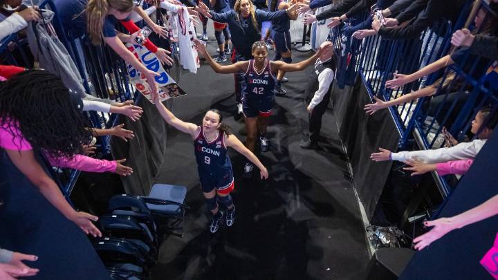 Sarah Strong scores 14 to lead No. 1 UConn over South Florida 85