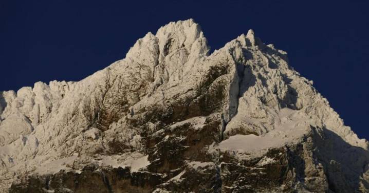 Urgente operativo de rescate en El Bolsón por la caída de un parapentista en un cerro: qué se sabe