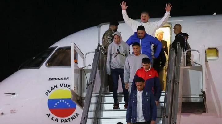 Venezuela autoriza a EE.UU. reanudar vuelos de repatriación al país